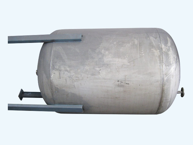 Tail gas buffer tank